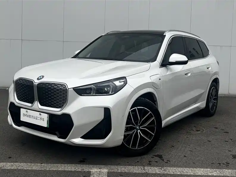 BMW iX1 2023 года eDrive25L M-спортивный пакет 6000 km 2024