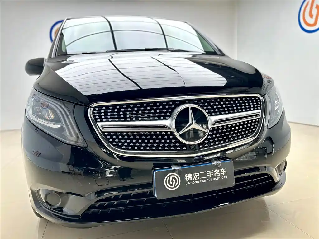 Mercedes-Benz Vito 2023 2.0T Elite 7 мест