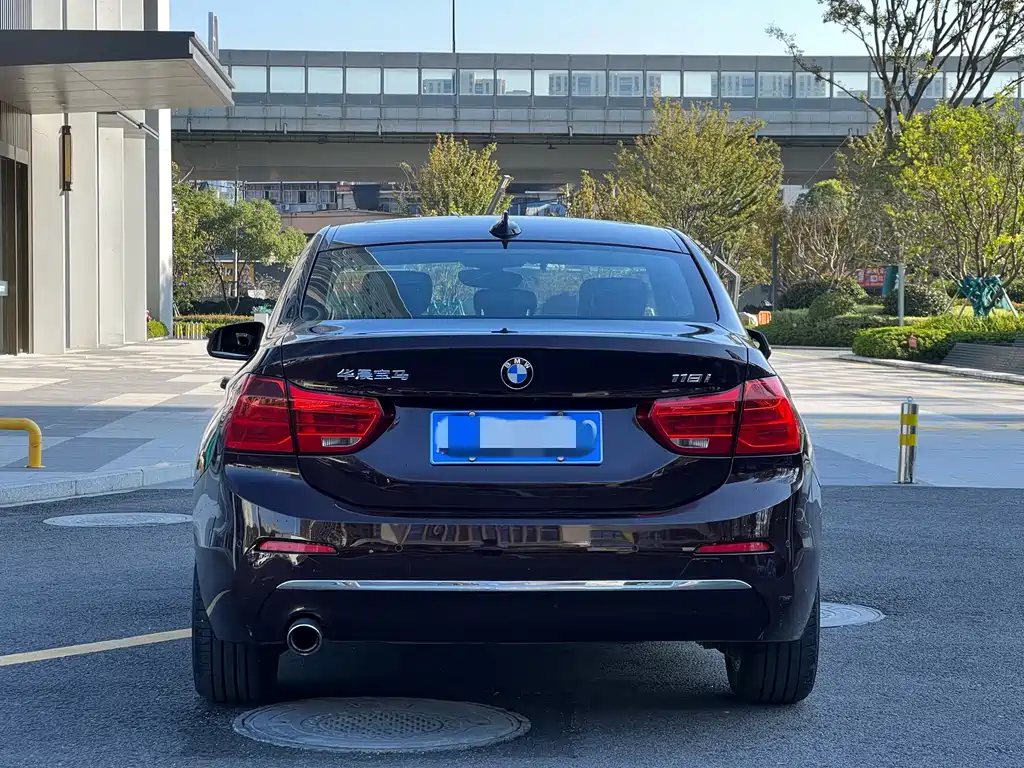 BMW 1 SERIES