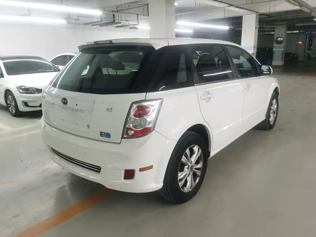 BYD E6