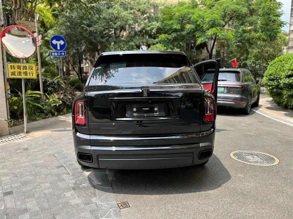 Rolls-Royce Cullinan 2018 мест