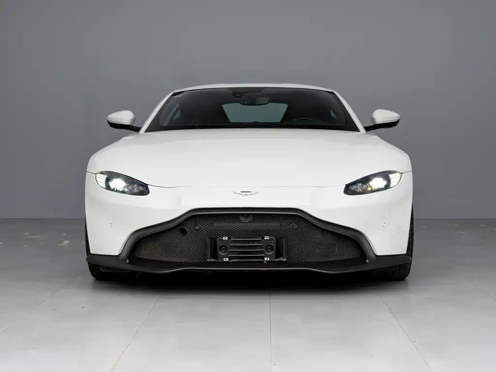 V8 Vantage 2022 года 4.0T V8 Купе 11000 km 2022