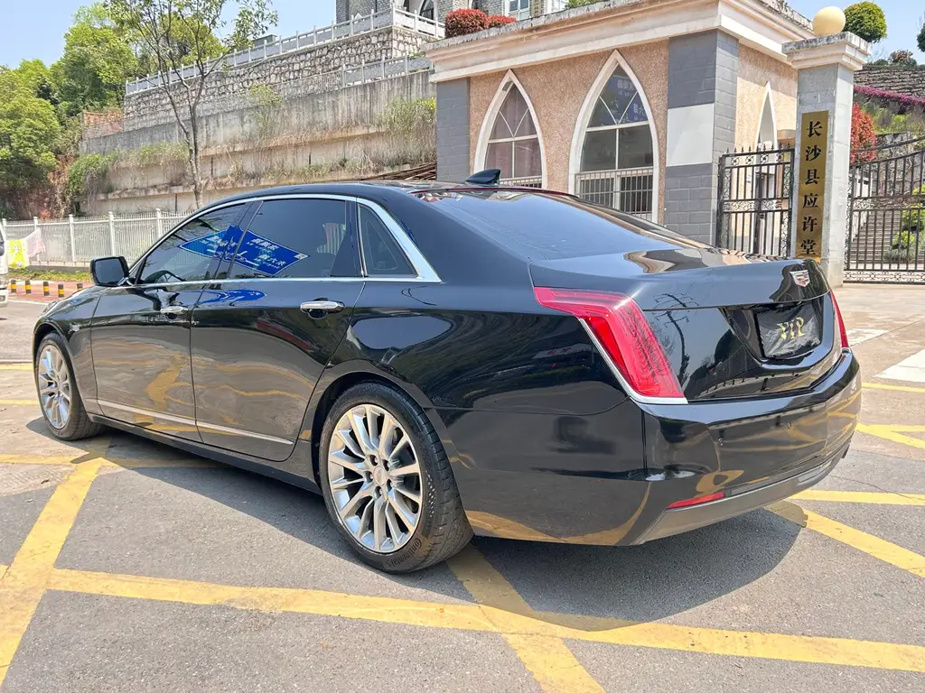 CADILLAC CT6