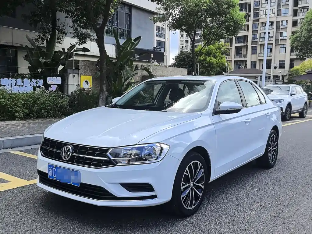 VOLKSWAGEN BORA