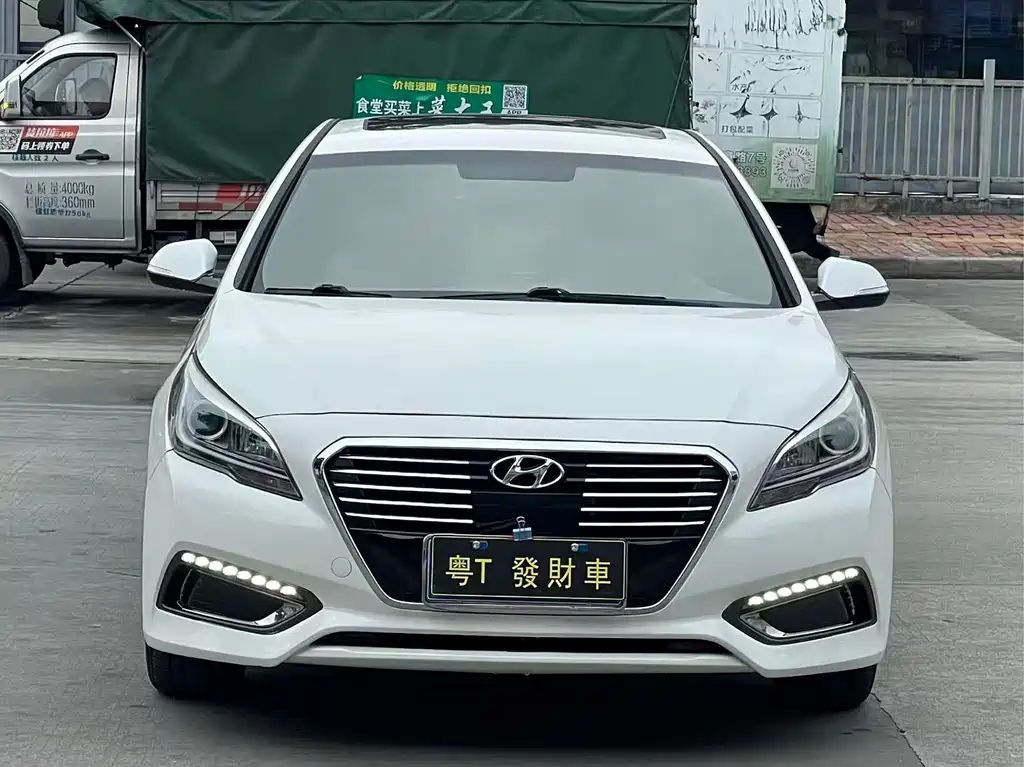 HYUNDAI SONATA