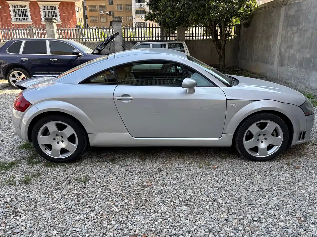 Audi TT 2004 3.2L AT