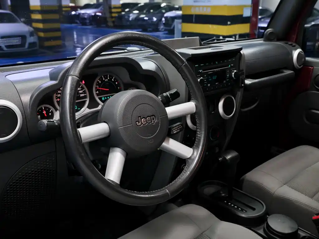 Jeep Wrangler 3.8L Sahara 2-door Edition, фото 11