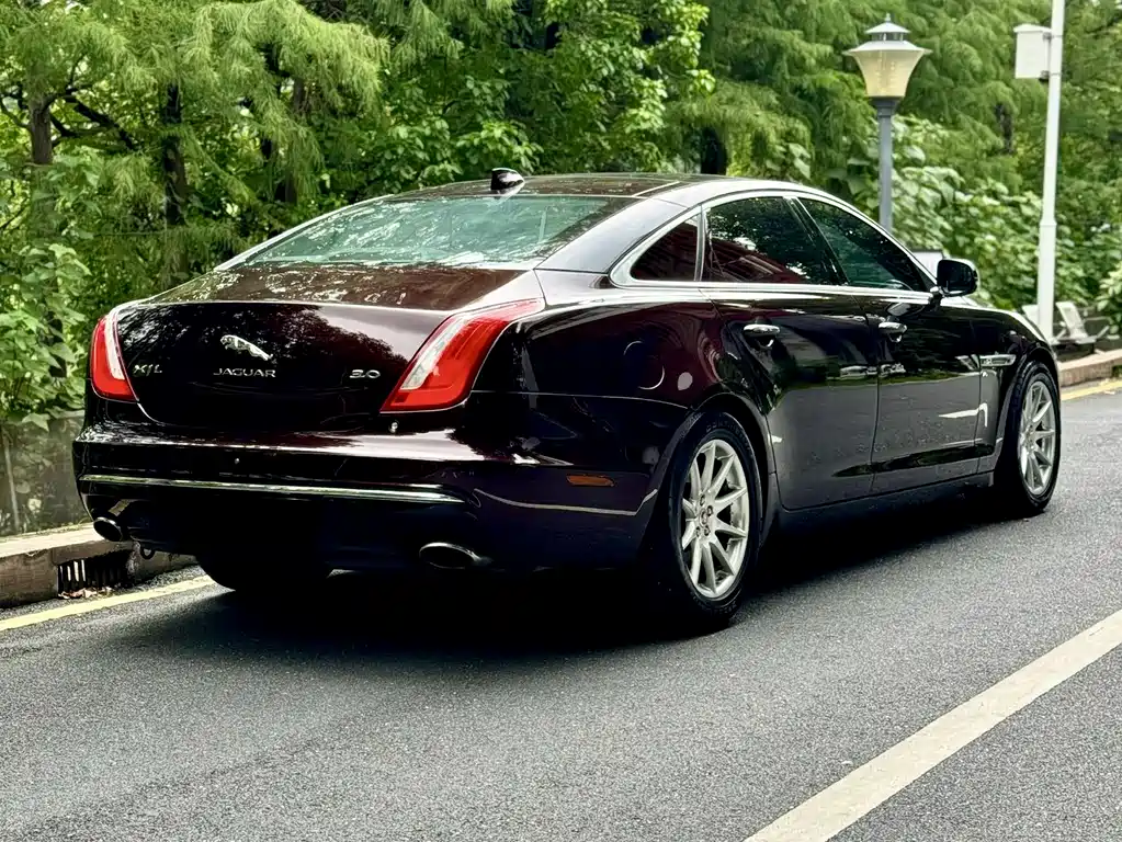 JAGUAR XJ