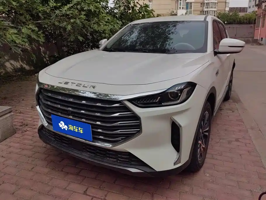 После обновления модель JETOUR X70 PLUS 2021 года с двигателем 1.5T и шестью местами в салоне с ручной коробкой передач. 14500 km 2021