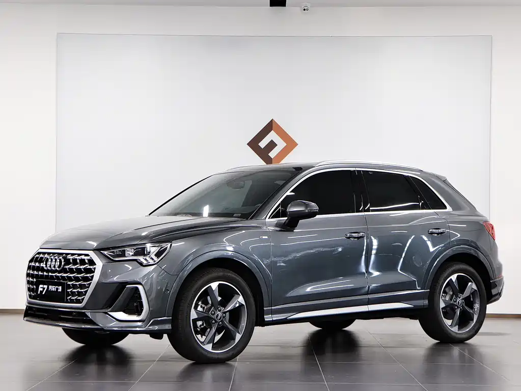 Ауди Q3 2024 года 35 TFSI Спортовая версия 3000 km 2024