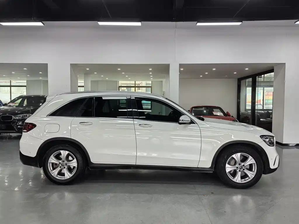 MERCEDES-BENZ GLC