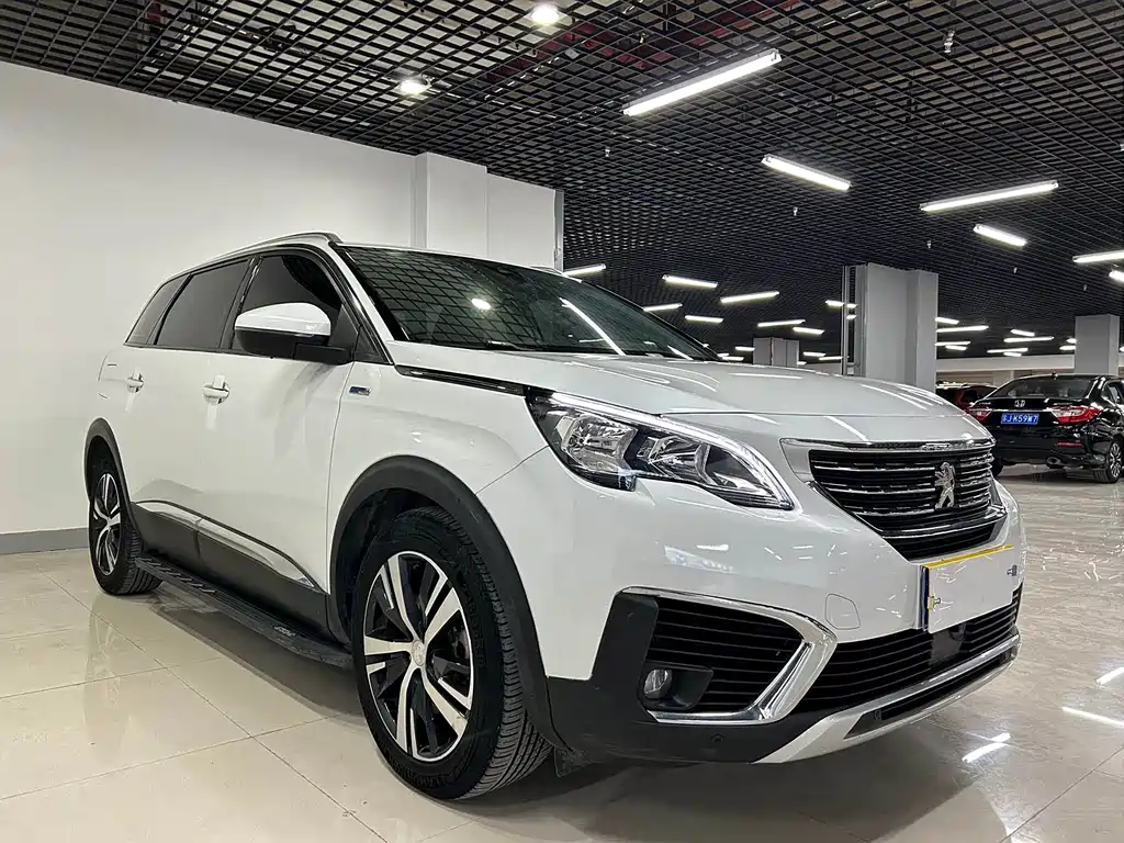 PEUGEOT  5008