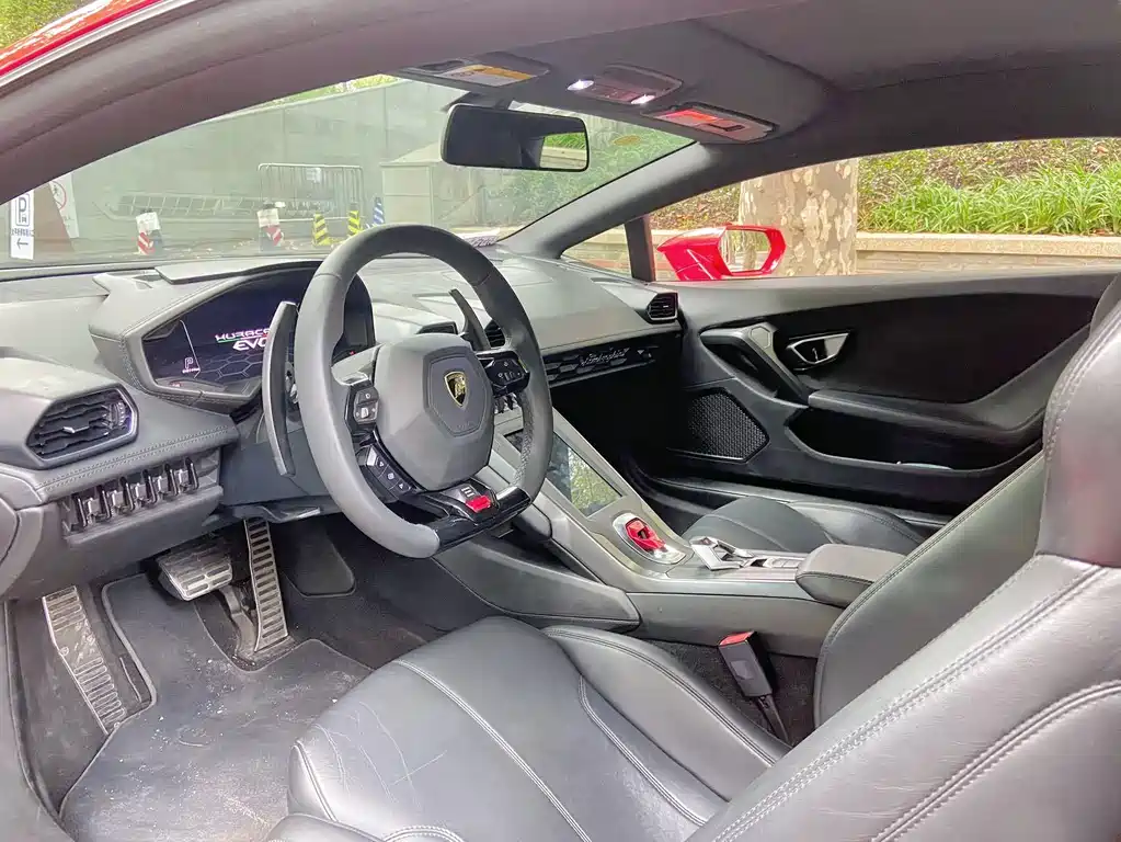 LAMBORGHINI HURACÁN