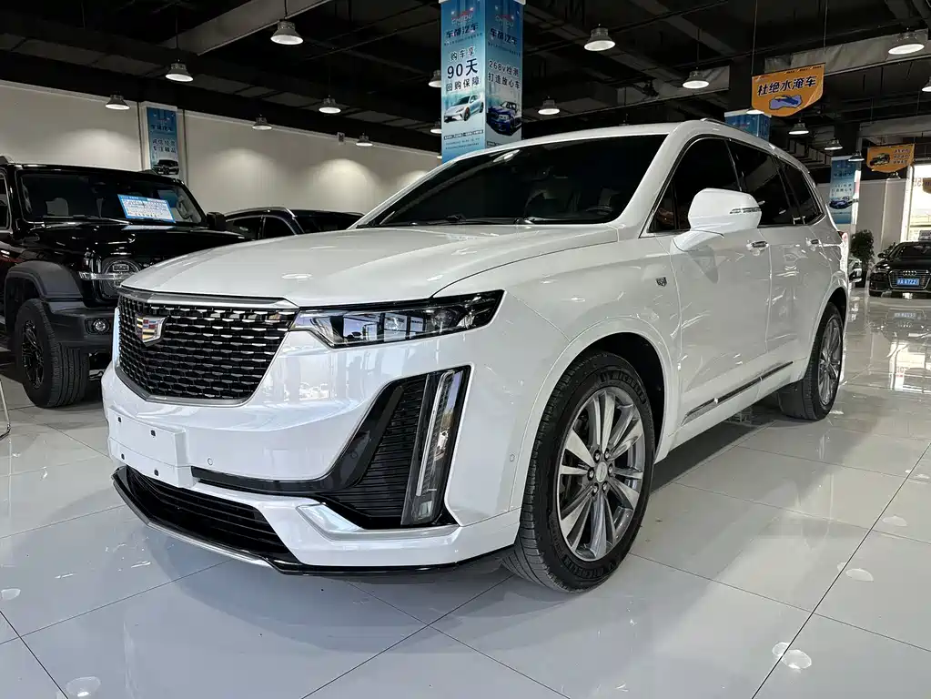 CADILLAC  XT6