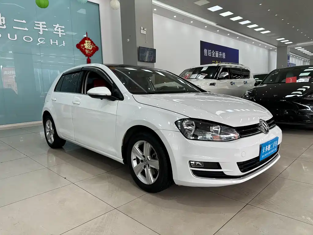 VOLKSWAGEN GOLF