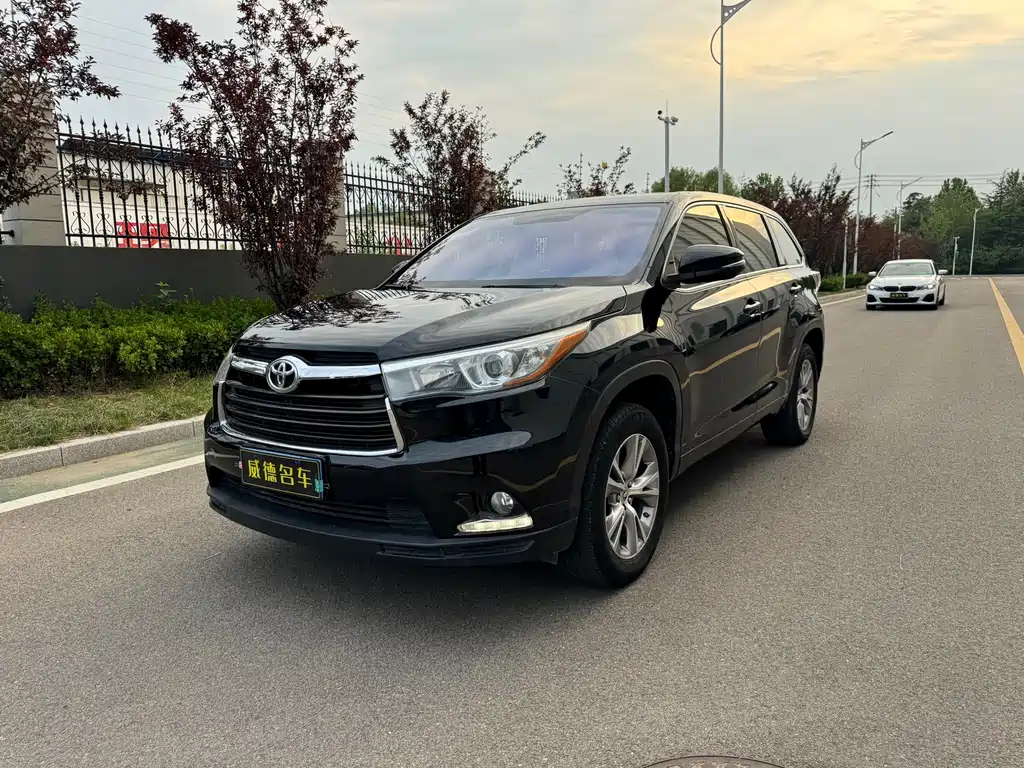 TOYOTA HIGHLANDER