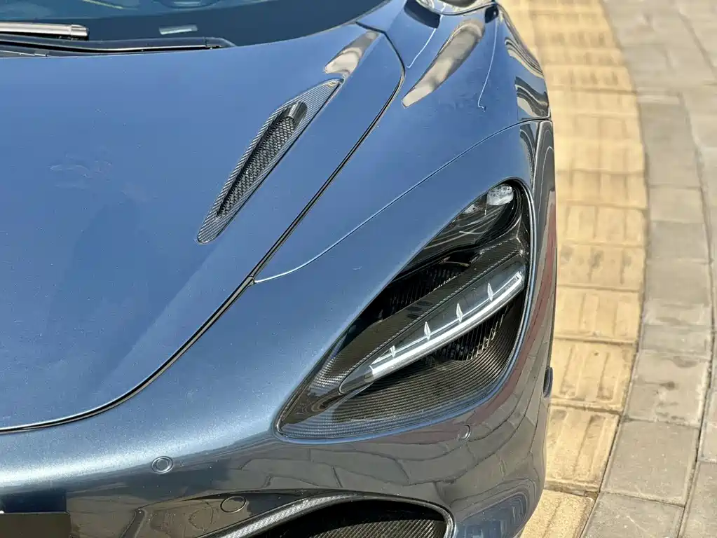 MCLAREN 720S
