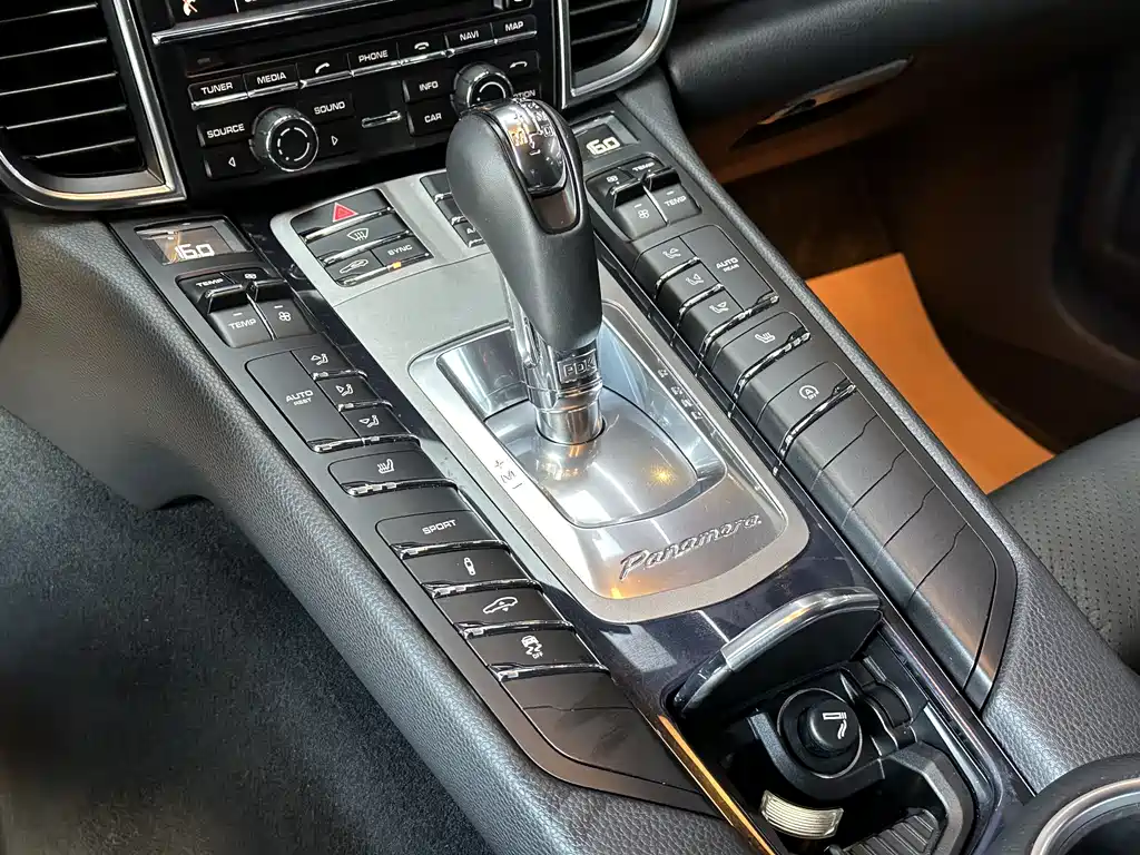 Porsche Panamera 2014 Panamera 4 3.0T