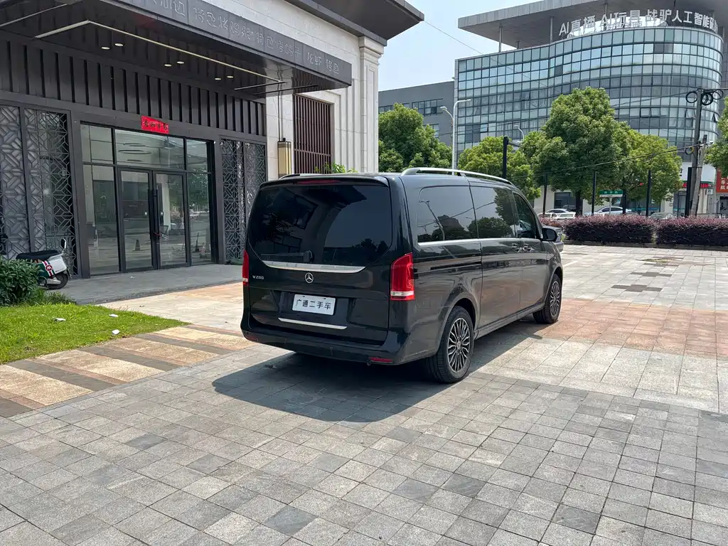 MERCEDES-BENZ V CLASS