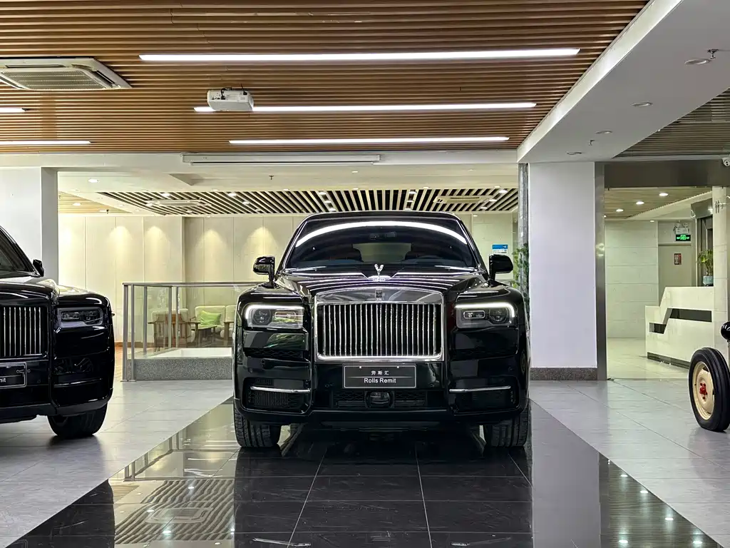 Rolls-Royce Cullinan 2024 мест