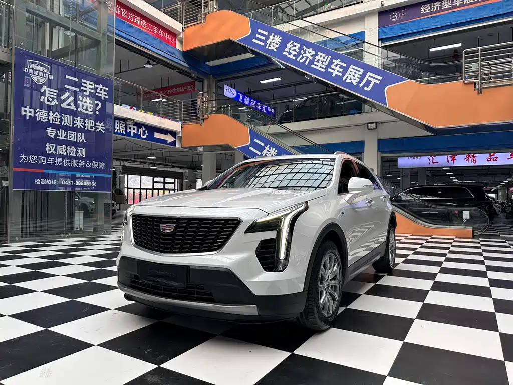Кадиллак XT4 2021 года 28T передний привод люкс-версия 53000 km 2021