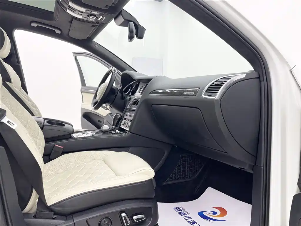 Audi Q7 2010 6.0 V12 TDI Flagship