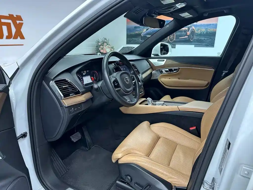 VOLVO XC90 PLUG IN HYBRID