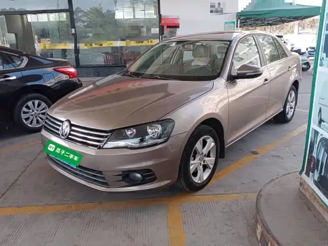 VOLKSWAGEN BORA 2016