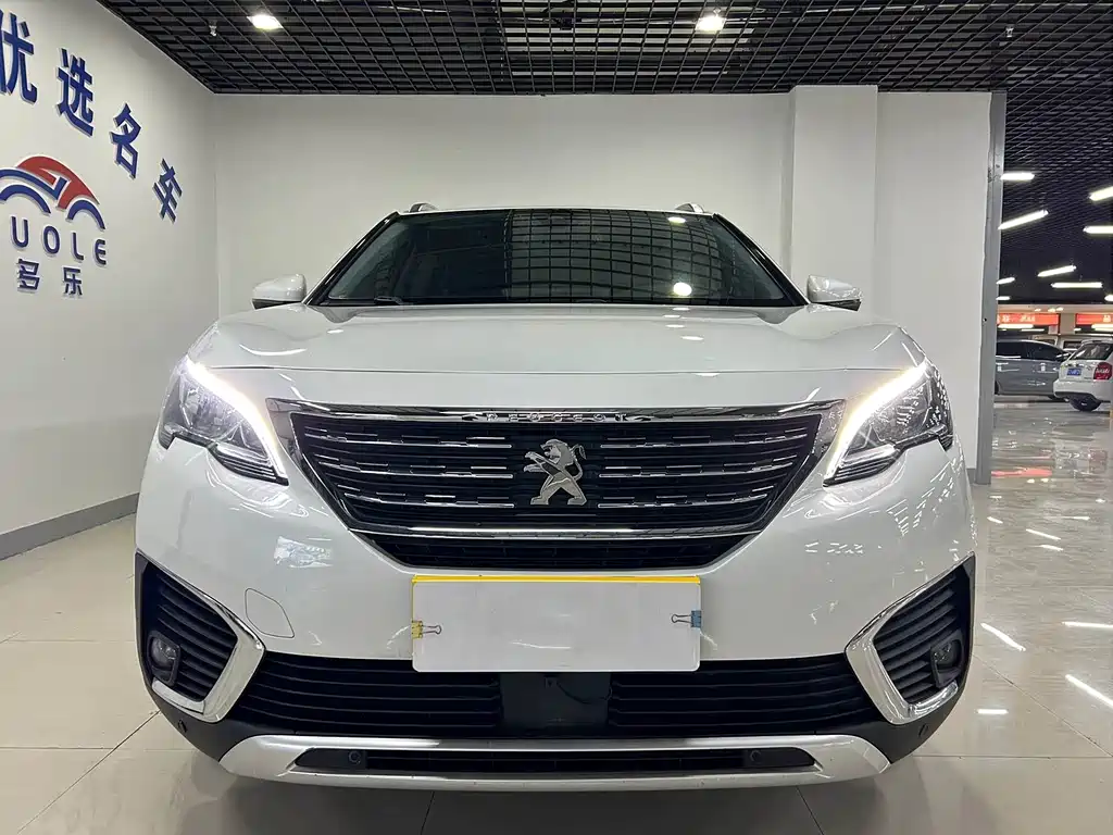 PEUGEOT  5008