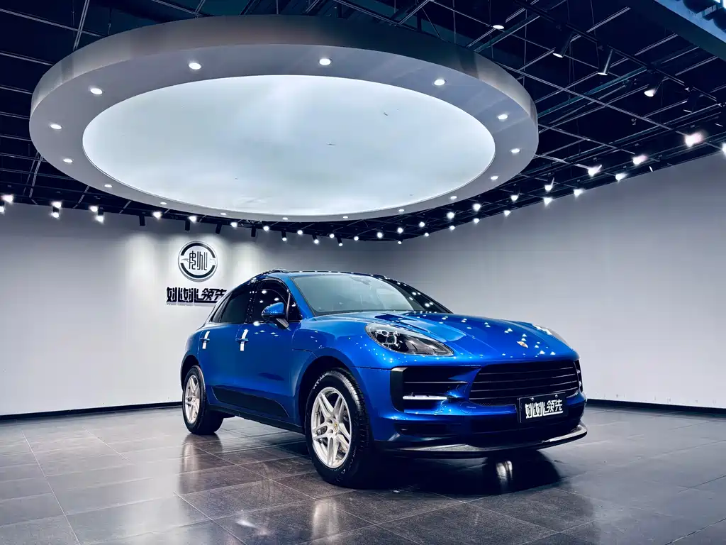 PORSCHE MACAN