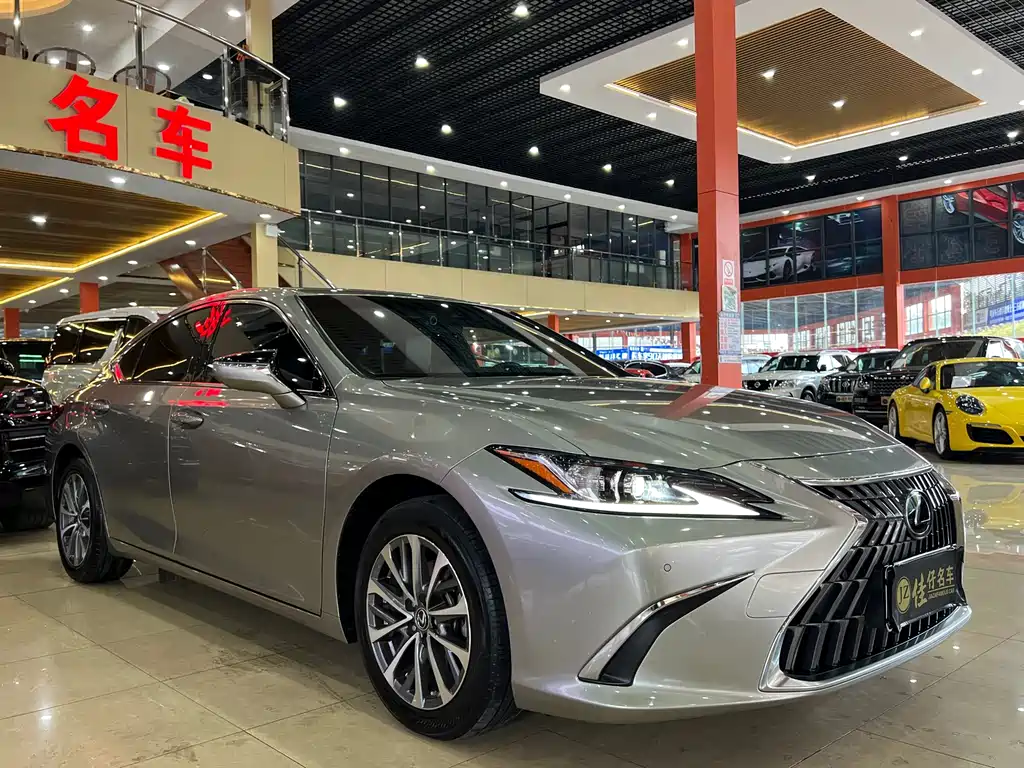 LEXUS  ES