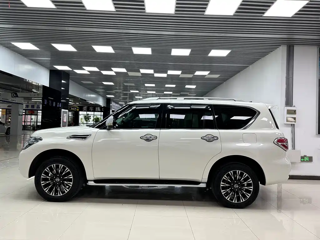 NISSAN TOURE