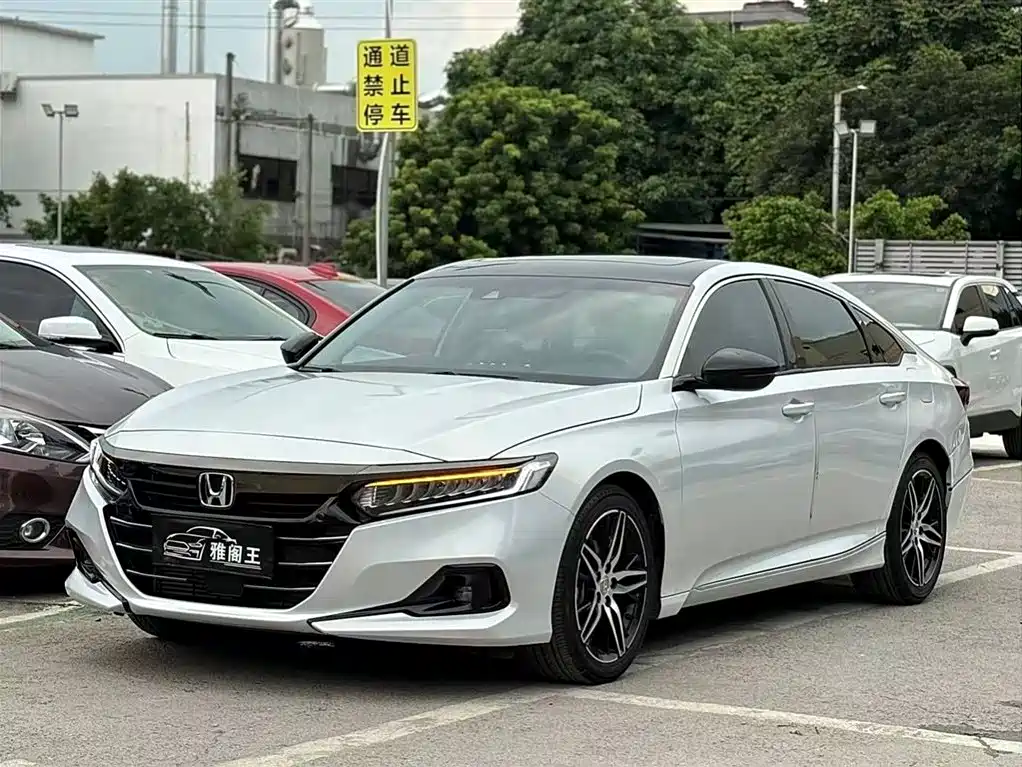 Аккорд 2021 года 260TURBO Люксовая · ограниченная серия с звездным небом 20000 km 2020
