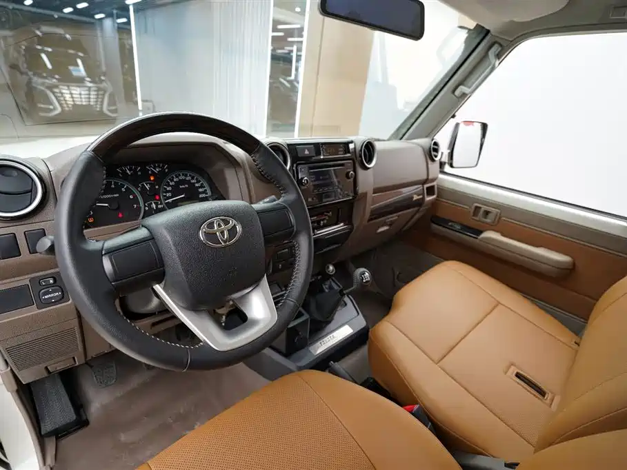 Toyota Land Cruiser LC79 2022 4.0L MT
