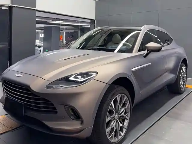 ASTON MARTIN DBX
