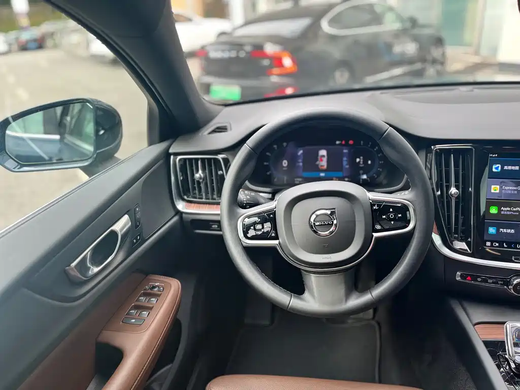 Volvo V60 2023 B5 Luxury