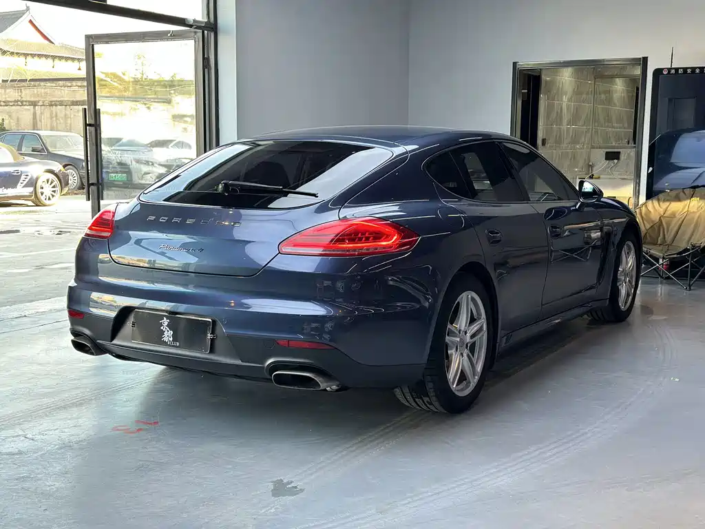 Porsche Panamera 2014 Panamera 4 3.0T