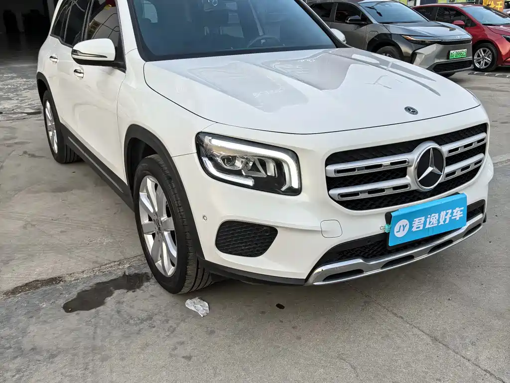 MERCEDES-BENZ GLB