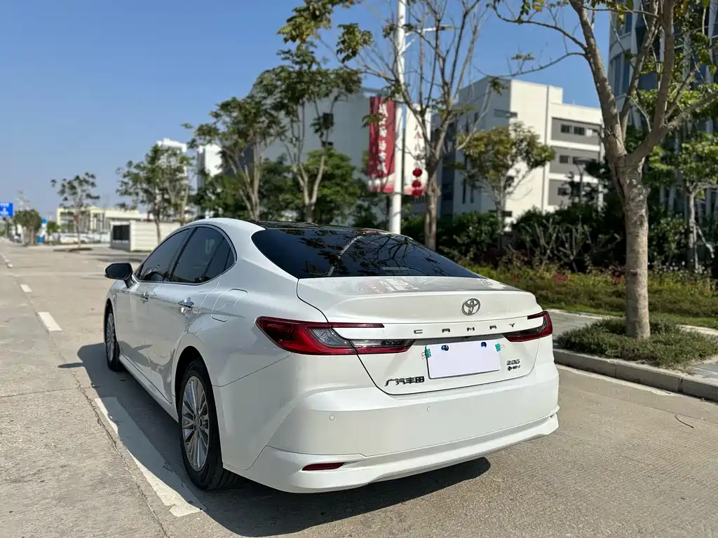 TOYOTA CAMRY