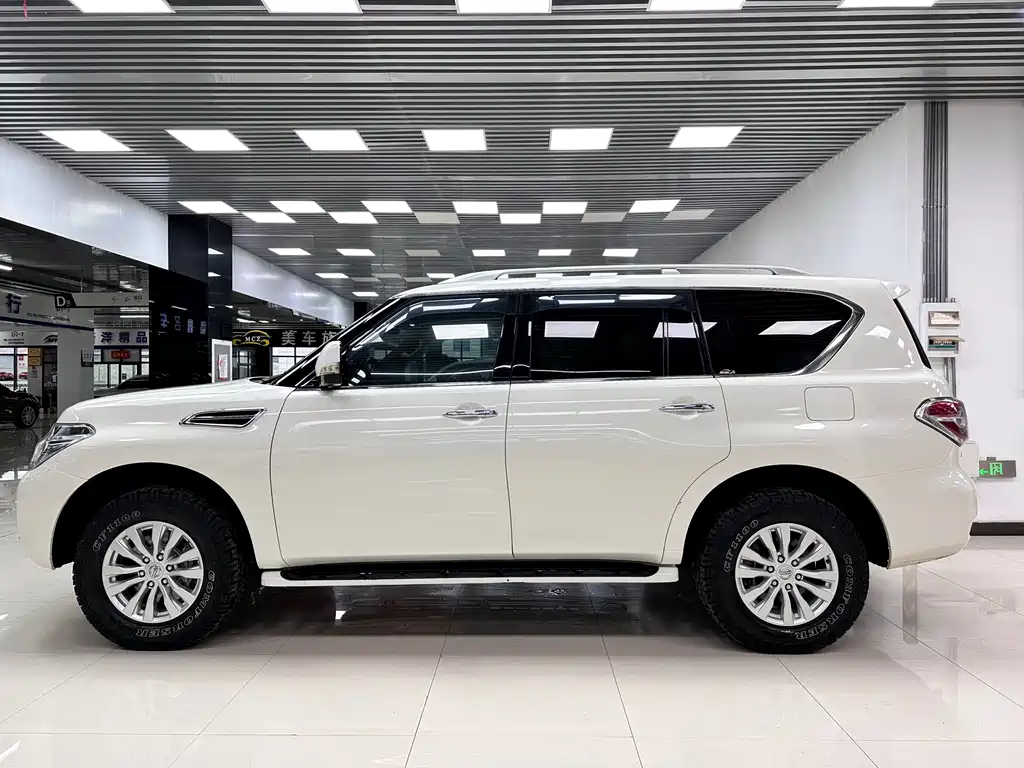 NISSAN TOURE
