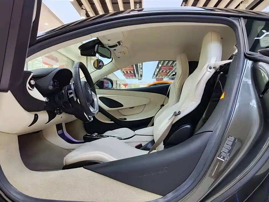 MCLAREN  GT