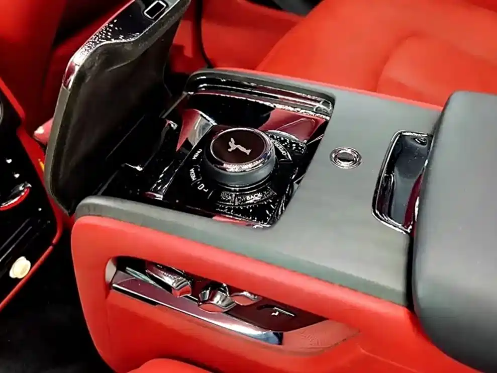 Rolls-Royce Cullinan 2018 мест
