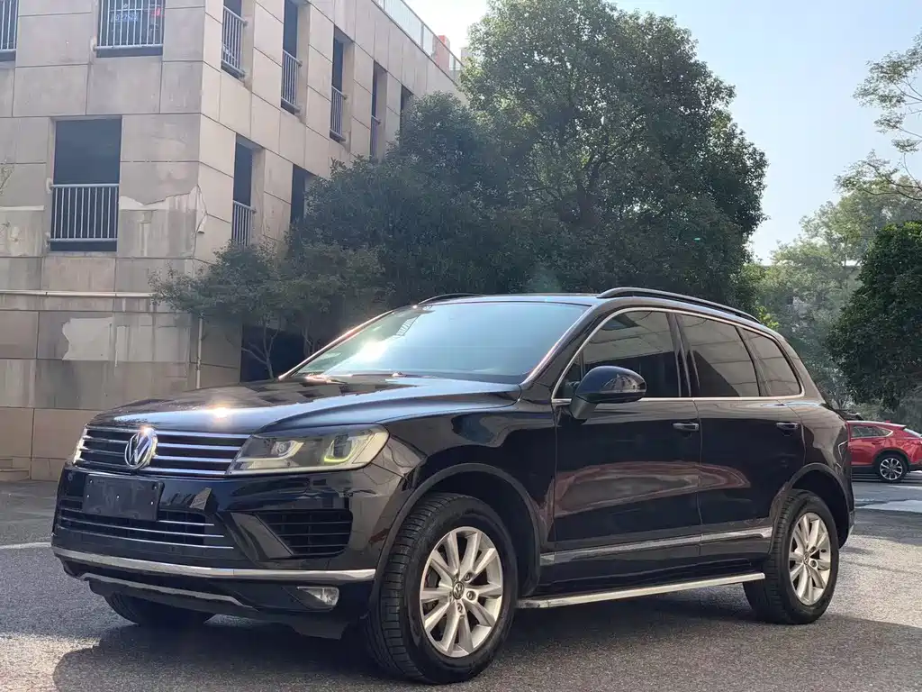 VOLKSWAGEN TOUAREG