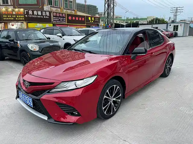 TOYOTA CAMRY 2019