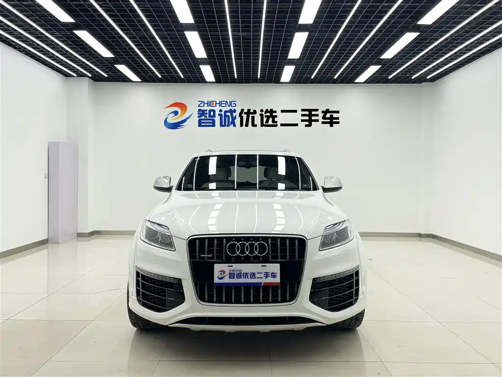 Audi Q7 2010 6.0 V12 TDI Flagship