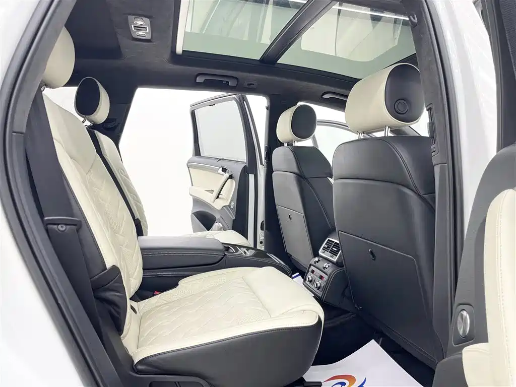 Audi Q7 2010 6.0 V12 TDI Flagship