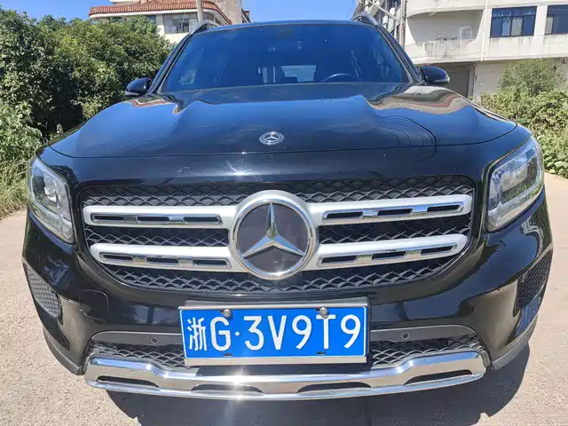MERCEDES-BENZ GLB
