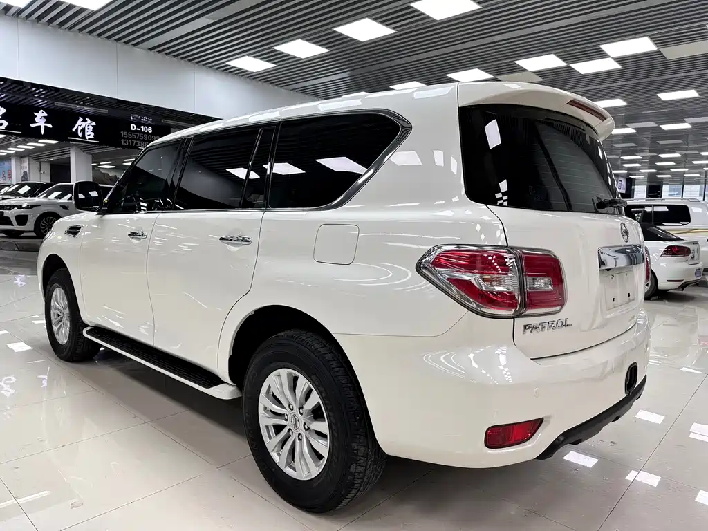 NISSAN TOURE