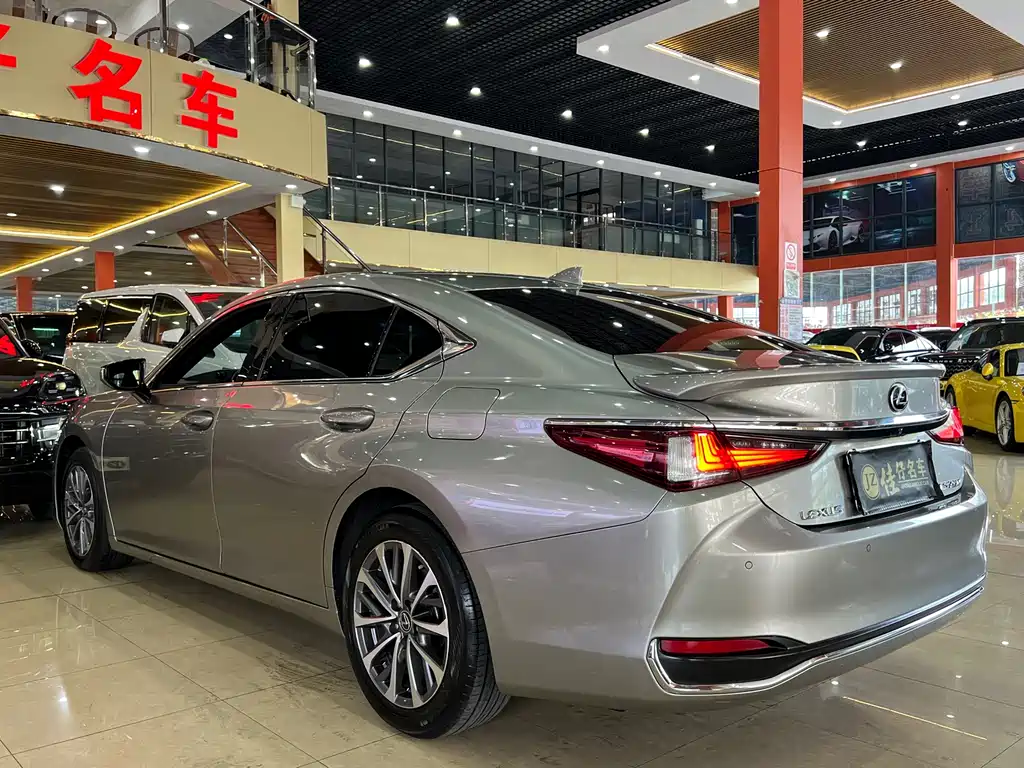 LEXUS  ES