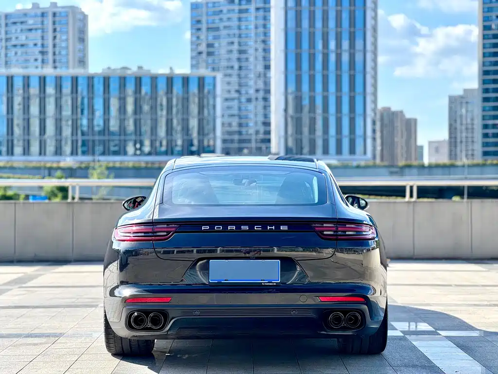 PORSCHE PANAMERA